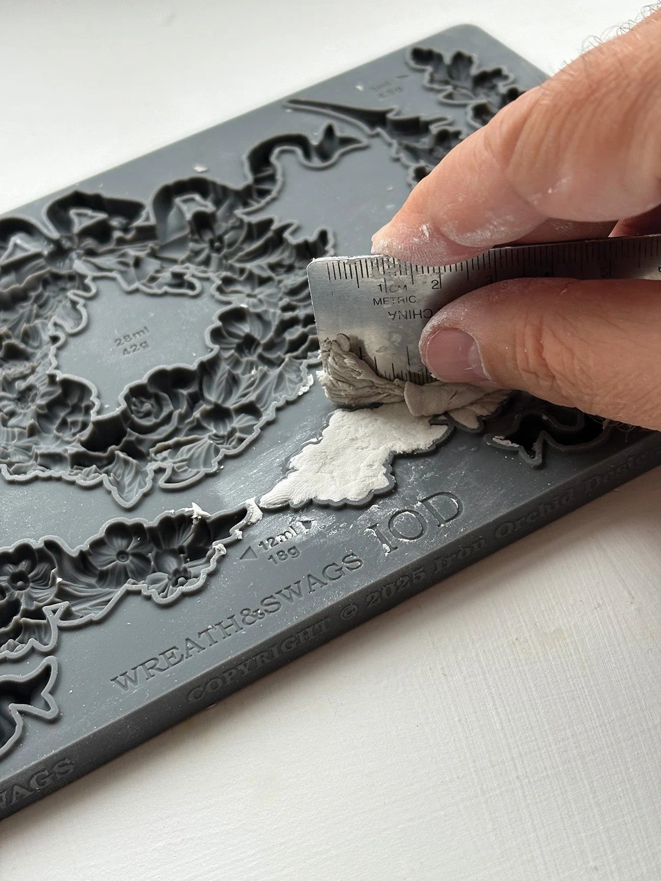 Wreath & Swags IOD mould 6x10
